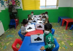 کلاژ نقاشی، کار با شابلون و گوآش «ماشین پلیس»